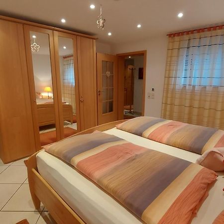 Ferienwohnung Zum Weinberg 그로스카를바흐 외부 사진