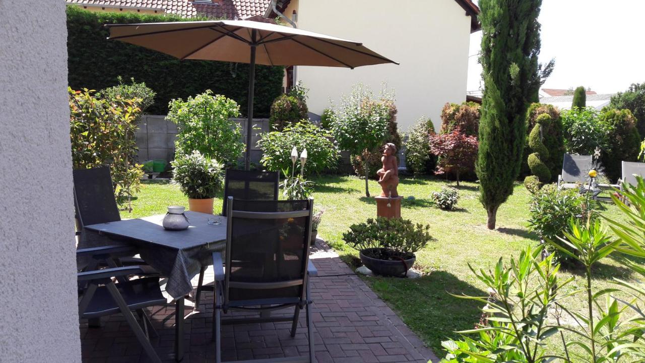 Ferienwohnung Zum Weinberg 그로스카를바흐 외부 사진