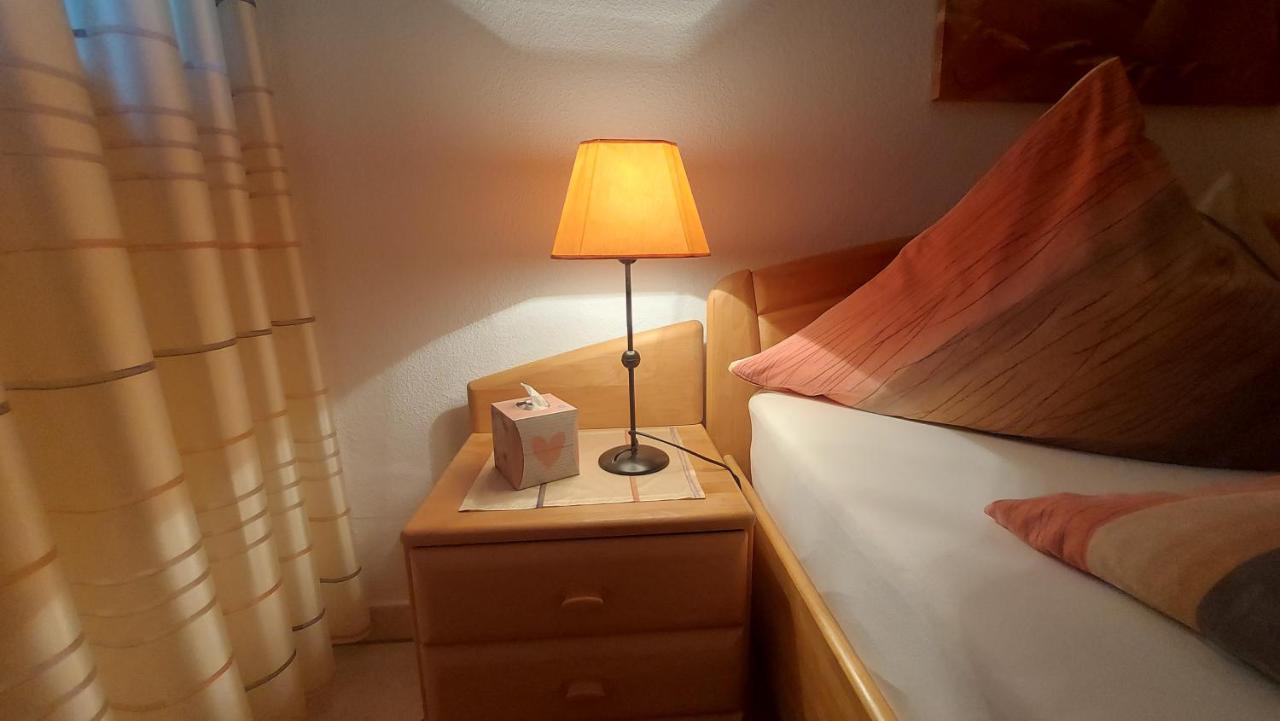 Ferienwohnung Zum Weinberg 그로스카를바흐 외부 사진
